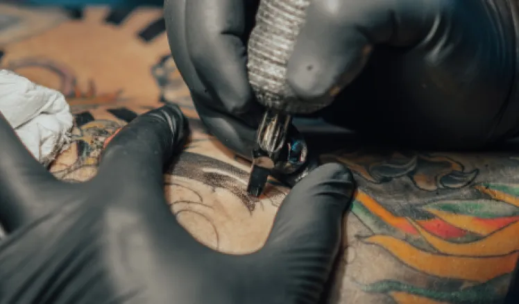 Sanidad ordena retirar estas tintas para tatuajes y maquillaje permanente